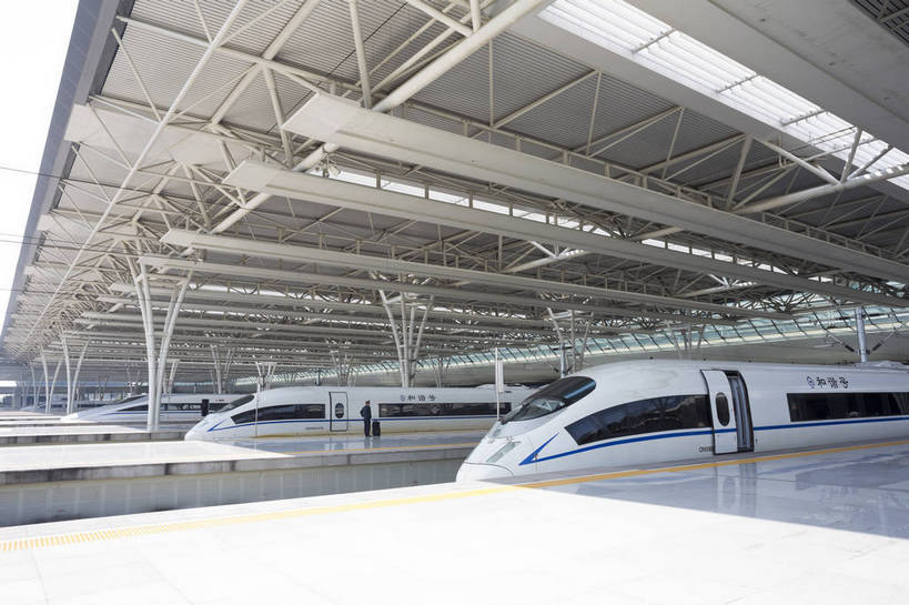 火车站,横图,彩色,室外,白天,旅游,汽车,电车,上海,中国,图片,站台,交通,子弹头,辉煌,车,交通工具,旅游胜地,摄影,货车,高铁,有轨电车,公共设施,文明,载具,高速列车,发展,上海火车站,繁荣,旅行,bj174