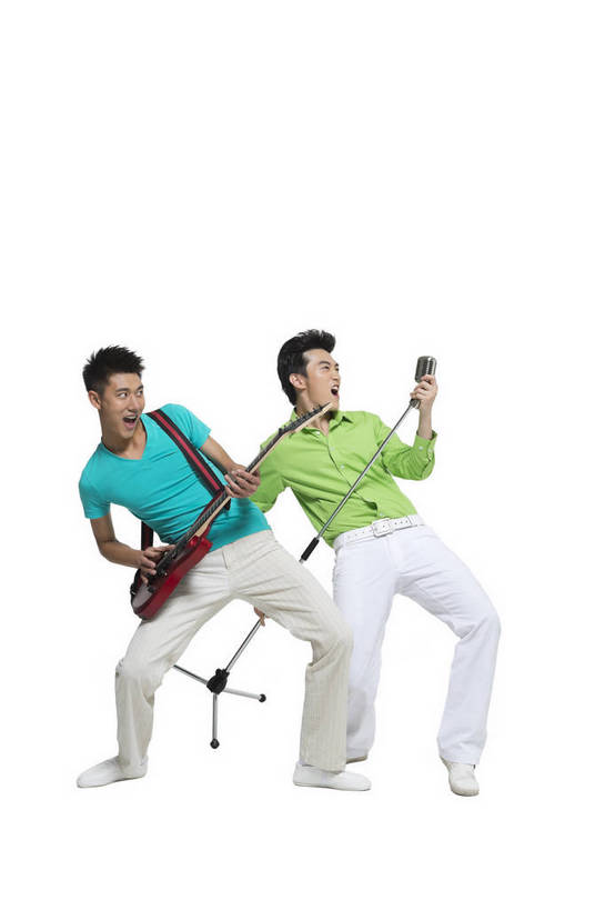 东方人,竖图,彩色,室内,白天,留白,抠图,白色背景,侧面,时尚,陶醉,跳舞,快乐,幸福,北京,中国,仅一个人,图片,弹奏,演奏,弹吉他,休闲装,现代,半蹲,享受,休闲,放松,活力,自信,唱歌,摄影,生活方式,青春,手舞足蹈,演唱,歌唱,动感,乐观,男人,男性,年轻男性,亚洲人,中国人,年轻人,全身,影棚拍摄,愉快,bj174