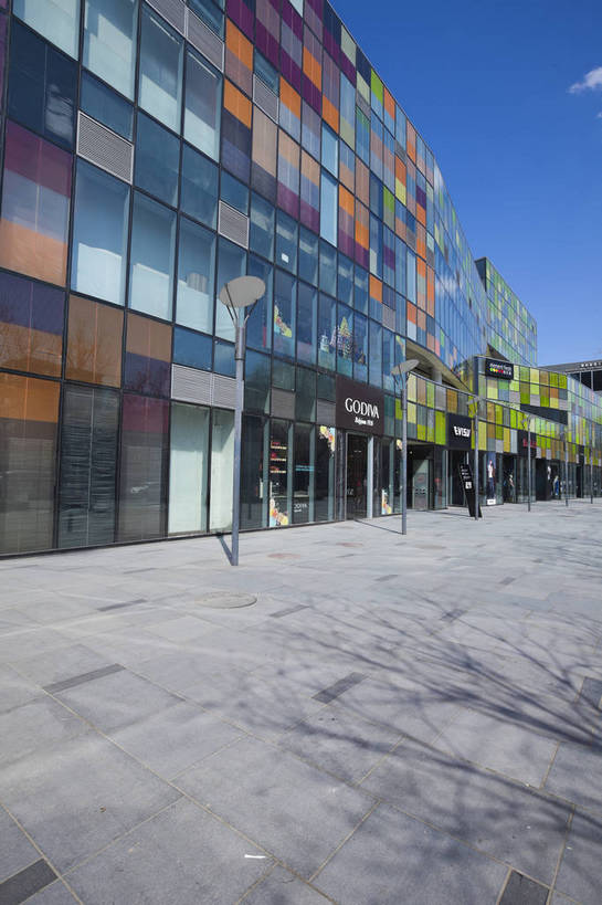 无人,家,商店,竖图,彩色,室外,白天,旅游,时尚,美景,道路,建筑,街道,路,商场,公路,北京,中国,图片,房屋,屋子,景观,交通,辉煌,现代建筑,楼房,商业街,玻璃房,住宅,旅游胜地,景色,摄影,文明,发展,阳光房,繁荣,马路,旅行,房子,三里屯,bj174