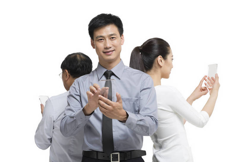 东方人,中年人,三个人,伙伴,科学家,站,横图,彩色,室内,白天,留白,抠图,白色背景,正面,时尚,合作,团队,信心,显示器,技术,高科技,科技,手机,北京,中国,正装,工作,科学,屏幕,图片,显示屏,现代,背面,背靠背,展示,美女,自信,摄影,生活方式,科学技术,未来,科研人员,工作装,成就,研究者,液晶显示器,梦想,输出设备,科学研究者,团结,友情,男人,男性,年轻男性,年轻女性,女人,女性,中国人,年轻人,科学工作者,半身,影棚拍摄,愉快,bj174