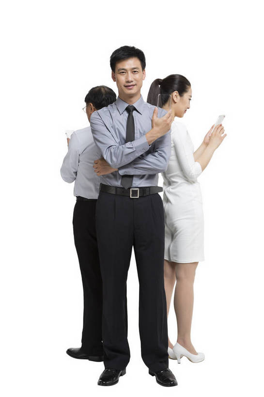 东方人,中年人,三个人,伙伴,科学家,站,竖图,彩色,室内,白天,留白,抠图,白色背景,正面,时尚,合作,团队,信心,显示器,技术,高科技,科技,手机,北京,中国,正装,工作,科学,屏幕,图片,显示屏,现代,背面,背靠背,展示,美女,自信,摄影,生活方式,科学技术,未来,科研人员,工作装,成就,研究者,液晶显示器,梦想,输出设备,科学研究者,团结,友情,男人,男性,年轻男性,年轻女性,女人,女性,中国人,年轻人,科学工作者,半身,影棚拍摄,愉快,bj174