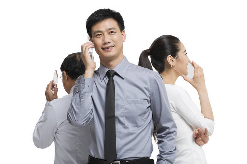 东方人,中年人,三个人,伙伴,科学家,站,打电话,横图,彩色,室内,白天,留白,抠图,白色背景,正面,时尚,合作,团队,信心,显示器,技术,高科技,科技,手机,北京,中国,正装,工作,科学,屏幕,图片,显示屏,现代,背面,背靠背,美女,自信,摄影,生活方式,科学技术,未来,科研人员,工作装,成就,研究者,液晶显示器,梦想,输出设备,科学研究者,团结,友情,男人,男性,年轻男性,年轻女性,女人,女性,中国人,年轻人,科学工作者,半身,影棚拍摄,愉快,bj174