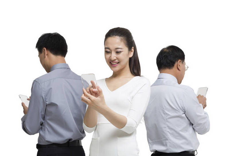 东方人,中年人,三个人,伙伴,科学家,站,横图,彩色,室内,白天,留白,抠图,白色背景,侧面,时尚,合作,团队,信心,显示器,技术,高科技,科技,手机,北京,中国,正装,工作,科学,屏幕,图片,显示屏,现代,背面,背靠背,美女,自信,摄影,生活方式,使用,科学技术,未来,科研人员,工作装,成就,研究者,液晶显示器,梦想,输出设备,科学研究者,团结,友情,男人,男性,年轻男性,年轻女性,女人,女性,中国人,年轻人,科学工作者,半身,影棚拍摄,愉快,bj174