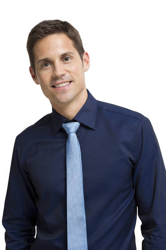 西方人,中年人,一个人,商务人士,商务男性,站,微笑,竖图,彩色,室内,白天,留白,抠图,白色背景,正面,衬衫,时尚,信心,技术,高科技,科技,北京,欧洲,中国,欧洲人,仅一个男性,套装,正装,科学,图片,现代,自信,摄影,生活方式,科学技术,未来,成就,商务装,梦想,工薪阶层,男人,男性,年轻男性,白种人,年轻人,白领,上班族,半身,影棚拍摄,衬衣,愉快,bj174