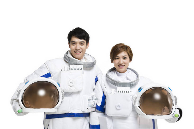 东方人,中年人,两个人,伙伴,宇航员,飞行员,站,微笑,横图,彩色,室内,白天,留白,抠图,白色背景,正面,探险,合作,团队,信心,技术,航天,高科技,科技,北京,中国,宇航服,科学,头盔,图片,美女,探索,自信,摄影,科学技术,未来,太空服,成就,航天员,梦想,太空人,团结,友情,男人,男性,年轻男性,年轻女性,女人,女性,亚洲人,中国人,年轻人,捧着,半身,影棚拍摄,愉快,bj174