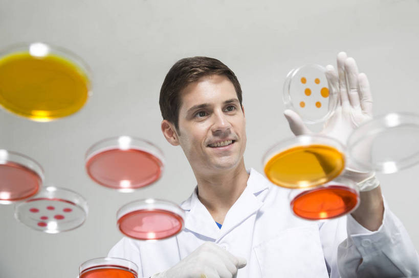 西方人,中年人,老年人,药剂师,科学家,横图,彩色,室内,白天,抠图,白色背景,正面,成功,机器,实验,研发,科技,北京,中国,欧洲人,仅一个人,服装,研究,科学,图片,实验室,设备,衣服,白色,健康,机械,成熟,活力,自信,摄影,服饰,科研,培育,衣着,白大褂,工作装,穿着,化验,检验,实验服,精明,衣饰,化学家,试验,男人,男性,年轻男性,年轻人,科学工作者,半身,影棚拍摄,愉快,实验衣,bj174