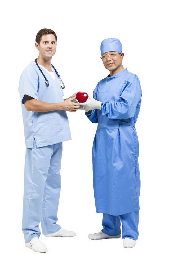 东方人,中年人,老年人,心脏,医生,医院,站,竖图,彩色,室内,白天,抠图,白色背景,侧面,成功,北京,中国,仅一个人,图片,模型,医护人员,医疗人员,健康,展示,成熟,活力,自信,摄影,手术,医疗,白大褂,工作装,诊疗,手术服,精明,老年男性,男人,男性,中年男性,亚洲人,中国人,心,大夫,全身,影棚拍摄,愉快,人体模型,bj174