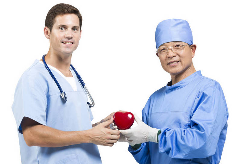 东方人,中年人,老年人,心脏,医生,医院,站,横图,彩色,室内,白天,抠图,白色背景,侧面,成功,北京,中国,仅一个人,图片,模型,医护人员,医疗人员,健康,展示,成熟,活力,自信,摄影,手术,医疗,白大褂,工作装,诊疗,手术服,精明,老年男性,男人,男性,中年男性,亚洲人,中国人,心,大夫,半身,影棚拍摄,愉快,人体模型,bj174