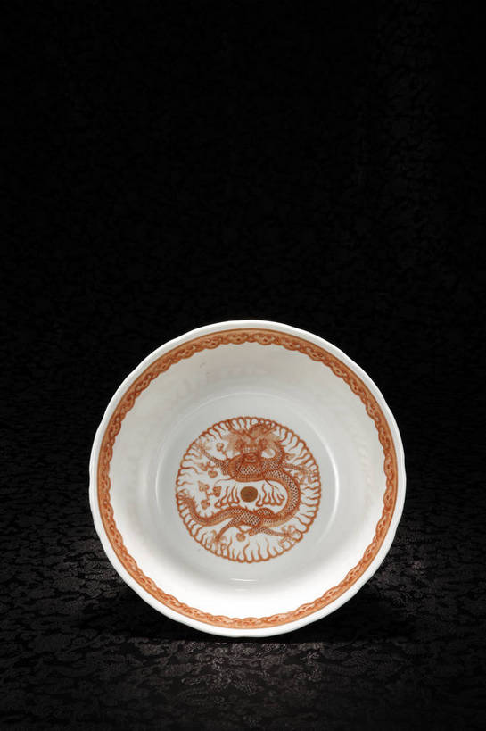 竖图,彩色,室内,白天,绘画,静物,北京,中国,花纹,风俗,纹路,彩绘,瓷器,图片,纹理,陶瓷,陶瓷制品,艺术品,古典,文化,文物,传统,容器,工艺品,碗,精神,摄影,古董,储藏,珍贵,陶艺,黑背景,古物,储存,文明,中国文化,斑纹,珍藏,精美,古玩,肌理,龙纹,彩釉,古代文明,制度,画画,影棚拍摄,保藏,夔龙纹,夔纹,收藏,贮存,传统文化,粉彩,粉彩瓷,bj174