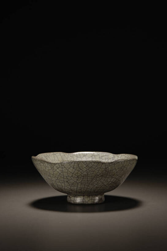 竖图,彩色,室内,白天,绘画,静物,北京,中国,风俗,彩绘,瓷器,图片,陶瓷,陶瓷制品,艺术品,古典,文化,文物,传统,容器,工艺品,碗,精神,摄影,古董,储藏,珍贵,陶艺,黑背景,古物,储存,文明,中国文化,珍藏,精美,古玩,彩釉,古代文明,制度,画画,影棚拍摄,保藏,收藏,贮存,传统文化,bj174