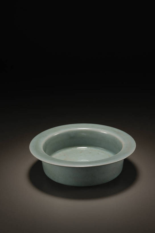 竖图,彩色,室内,白天,绘画,静物,北京,中国,风俗,彩绘,瓷器,图片,陶瓷,艺术品,古典,文化,文物,传统,容器,工艺品,精神,摄影,古董,储藏,珍贵,陶艺,黑背景,古物,储存,文明,中国文化,珍藏,精美,古玩,彩釉,古代文明,制度,画画,影棚拍摄,保藏,收藏,贮存,传统文化,水丞,水盂,砚滴,水呈,bj174