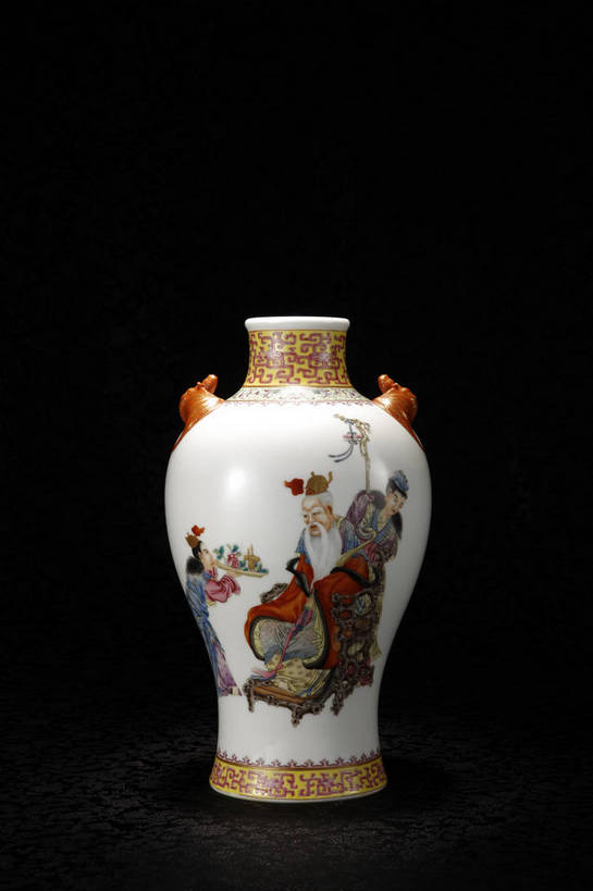 竖图,彩色,室内,白天,绘画,静物,北京,中国,花纹,风俗,纹路,彩绘,瓷器,瓶,图案,图片,纹理,陶瓷,陶瓷制品,艺术品,古典,文化,文物,传统,瓶子,工艺品,精神,摄影,古董,珍贵,陶艺,黑背景,古物,文明,中国文化,斑纹,珍藏,精美,古玩,肌理,彩釉,古代文明,制度,画画,影棚拍摄,保藏,收藏,传统文化,双耳瓶,粉彩,粉彩瓷,bj174