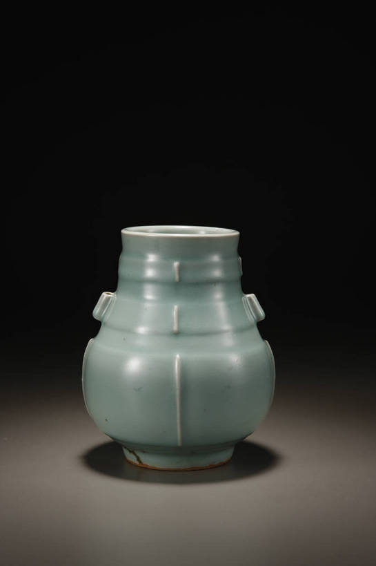 竖图,彩色,室内,白天,绘画,静物,杯子,北京,中国,风俗,彩绘,瓷器,图片,陶瓷,艺术品,古典,文化,文物,传统,酒杯,工艺品,精神,摄影,古董,青花瓷,珍贵,陶艺,黑背景,古物,文明,中国文化,樽,珍藏,精美,古玩,彩釉,古代文明,制度,画画,影棚拍摄,保藏,收藏,传统文化,豆青釉,酒樽,青釉,bj174