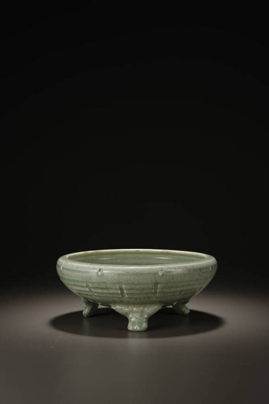 竖图,彩色,室内,白天,静物,北京,中国,风俗,瓷器,图片,艺术品,古典,文化,文物,传统,容器,工艺品,精神,摄影,炉,古董,储藏,珍贵,黑背景,古物,储存,文明,中国文化,珍藏,精美,古玩,古代文明,制度,影棚拍摄,保藏,收藏,贮存,传统文化,三足炉,bj174