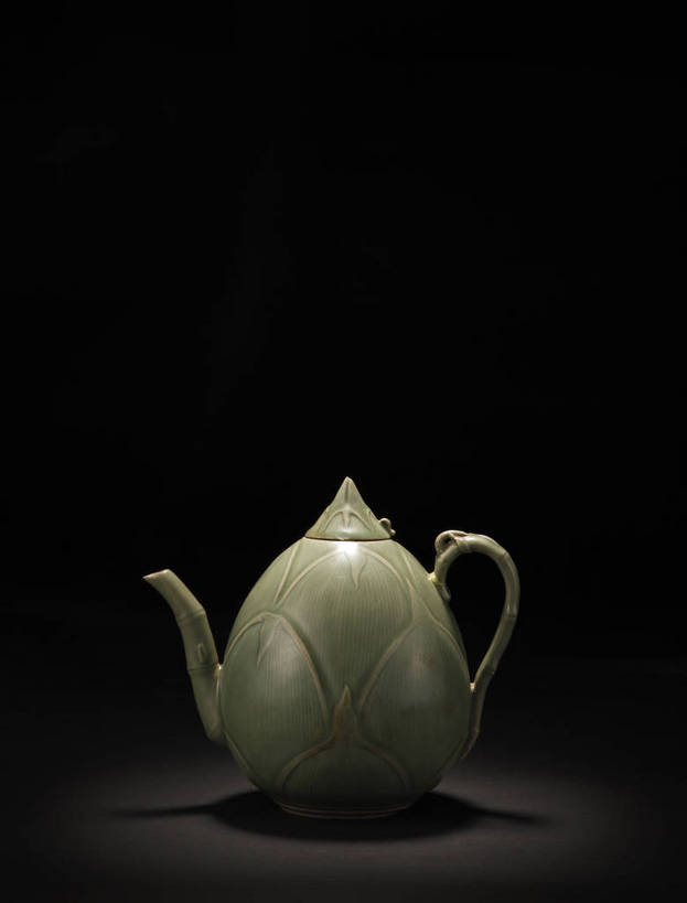 竖图,彩色,室内,白天,绘画,静物,北京,中国,风俗,彩绘,瓷器,壶,图片,陶瓷,酒壶,艺术品,古典,文化,文物,传统,容器,工艺品,精神,摄影,古董,储藏,珍贵,陶艺,黑背景,古物,储存,文明,中国文化,珍藏,精美,古玩,彩釉,古代文明,制度,画画,影棚拍摄,保藏,收藏,贮存,传统文化,执壶,注壶,注子,青釉,bj174