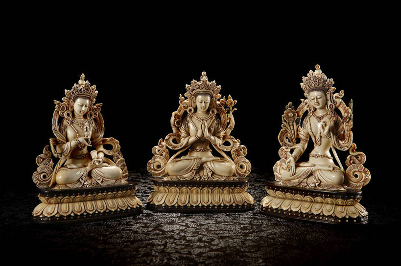 横图,彩色,室内,白天,静物,象牙,雕塑,北京,中国,风俗,神话,艺术,装饰,雕刻,雕像,图片,艺术品,古典,文化,文物,传统,三个,工艺品,精神,摄影,古董,纪念,美术,珍贵,黑背景,古物,文明,中国文化,主题,珍藏,传说,精美,陈列,古玩,菩萨,功能,美学,象牙雕,象牙雕刻,牙雕,古代文明,制度,中国神话,影棚拍摄,保藏,收藏,传统文化,菩提萨埵,bj174