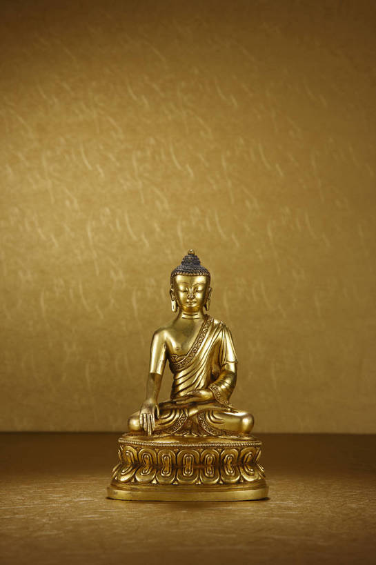 竖图,彩色,室内,白天,静物,北京,中国,黄色背景,风俗,图片,艺术品,古典,文化,文物,传统,工艺品,精神,摄影,古董,珍贵,古物,文明,中国文化,珍藏,精美,古玩,佛祖,佛陀,古代文明,圣人,制度,佛教创始者,乔达摩.悉达多,如来佛祖,释迦佛,释迦牟尼,我佛如来,影棚拍摄,保藏,收藏,传统文化,bj174