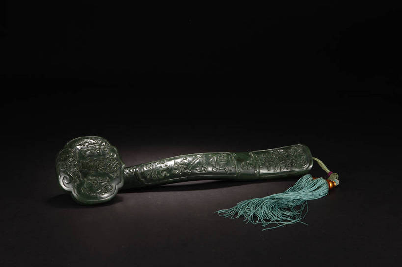 横图,彩色,室内,白天,幸福,静物,玉,北京,中国,风俗,镶嵌,图片,艺术品,古典,文化,文物,传统,工艺品,精神,摄影,奢侈品,古董,玉器,吉祥,贵重,珍贵,黑背景,古物,文明,中国文化,珍藏,精美,玉石,古玩,如意,古代文明,宝贵,制度,影棚拍摄,玉如意,保藏,收藏,传统文化,bj174