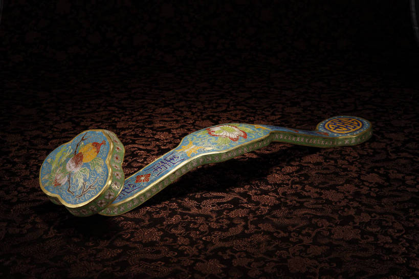 横图,彩色,室内,白天,幸福,静物,玉,北京,中国,风俗,镶嵌,图片,艺术品,古典,文化,文物,传统,工艺品,精神,摄影,奢侈品,古董,玉器,吉祥,贵重,珍贵,黑背景,古物,文明,中国文化,珍藏,精美,玉石,古玩,如意,古代文明,宝贵,制度,影棚拍摄,玉如意,保藏,收藏,传统文化,bj174