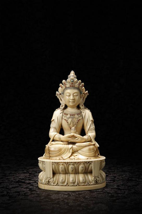 竖图,彩色,室内,白天,静物,象牙,雕塑,北京,中国,黄色背景,风俗,神话,艺术,装饰,彩绘,雕刻,雕像,佛像,图片,艺术品,古典,文化,文物,传统,工艺品,精神,摄影,古董,纪念,美术,珍贵,古物,文明,中国文化,主题,珍藏,传说,精美,陈列,古玩,菩萨,功能,美学,象牙雕,象牙雕刻,牙雕,古代文明,制度,中国神话,影棚拍摄,保藏,收藏,传统文化,菩提萨埵,bj174
