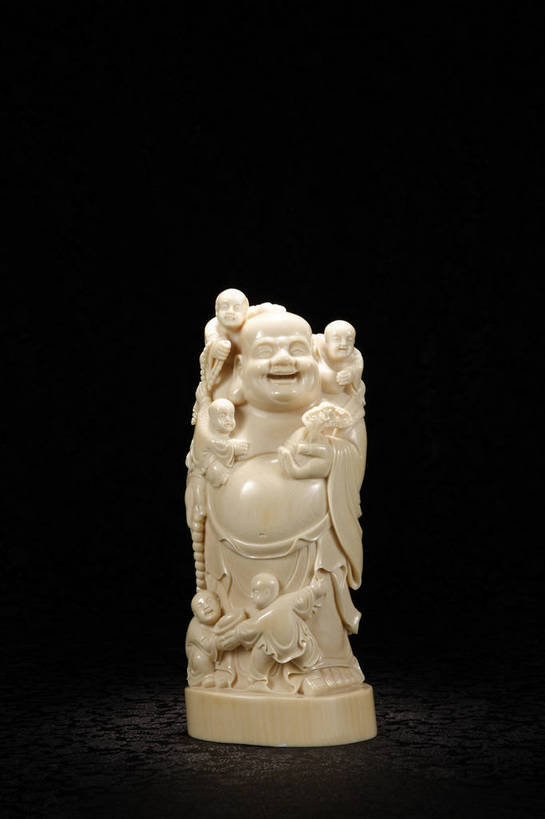 儿童,竖图,彩色,室内,白天,静物,象牙,雕塑,北京,中国,五个人,风俗,艺术,装饰,彩绘,雕刻,雕像,图片,艺术品,许多人,古典,文化,文物,传统,弥勒佛,小孩,工艺品,祈祷,一群人,健康,精神,许愿,摄影,宗教,佛教,信仰,古董,纪念,祈求,美术,珍贵,黑背景,古物,文明,中国文化,主题,珍藏,精美,陈列,古玩,功能,美学,布袋和尚,布袋神,弥勒,弥勒菩萨,象牙雕,象牙雕刻,牙雕,释教,古代文明,制度,平安,男孩,男人,男性,孩子,影棚拍摄,保藏,收藏,男生,传统文化,bj174
