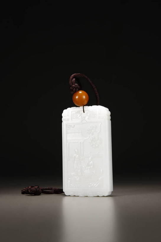 竖图,彩色,室内,白天,静物,玉,雕塑,北京,中国,花纹,风俗,艺术,装饰,纹路,雕刻,雕像,图片,纹理,艺术品,古典,文化,文物,传统,工艺品,精神,摄影,奢侈品,玉雕,古董,纪念,牌,玉器,美术,贵重,珍贵,黑背景,古物,文明,中国文化,斑纹,主题,珍藏,精美,陈列,玉石,古玩,肌理,功能,美学,古代文明,宝贵,制度,影棚拍摄,保藏,收藏,传统文化,玉牌,bj174