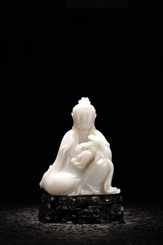 竖图,彩色,室内,白天,静物,玉,雕塑,北京,中国,风俗,艺术,装饰,雕刻,雕像,图片,艺术品,古典,文化,文物,传统,工艺品,精神,摄影,玉雕,观音像,古董,纪念,美术,珍贵,黑背景,古物,文明,中国文化,主题,珍藏,精美,陈列,古玩,功能,美学,古代文明,制度,影棚拍摄,保藏,收藏,传统文化,玉观音,bj174