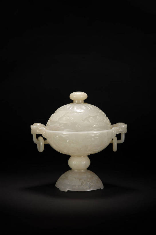 竖图,彩色,室内,白天,静物,玉,雕塑,北京,中国,花纹,风俗,艺术,装饰,纹路,雕刻,雕像,图片,纹理,香炉,艺术品,古典,文化,文物,传统,工艺品,祈祷,精神,许愿,摄影,宗教,玉雕,信仰,炉,古董,纪念,祈求,美术,祭奠,祭祀,珍贵,黑背景,古物,文明,中国文化,斑纹,主题,珍藏,祭坛,精美,陈列,古玩,肌理,功能,美学,敬拜,古代文明,制度,影棚拍摄,保藏,收藏,传统文化,花卉纹,bj174