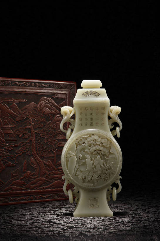 竖图,彩色,室内,白天,静物,玉,雕塑,北京,中国,风俗,艺术,装饰,雕刻,雕像,瓶,图片,艺术品,古典,文化,文物,传统,瓶子,工艺品,精神,摄影,玉雕,古董,纪念,美术,珍贵,黑背景,古物,文明,中国文化,主题,珍藏,精美,陈列,古玩,功能,美学,古代文明,制度,影棚拍摄,保藏,收藏,传统文化,bj174