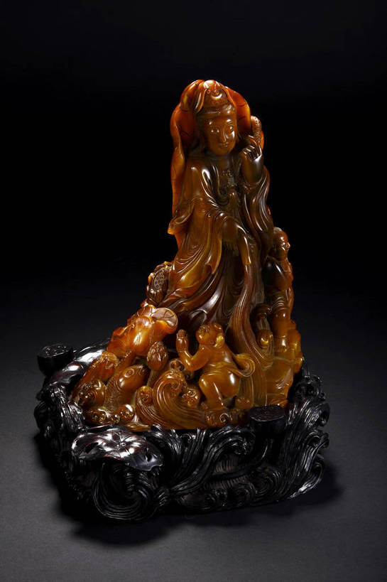 竖图,彩色,室内,白天,静物,玉,雕塑,北京,中国,风俗,艺术,装饰,雕刻,雕像,图片,艺术品,古典,文化,文物,传统,工艺品,精神,摄影,玉雕,观音像,古董,纪念,美术,珍贵,黑背景,古物,文明,中国文化,主题,珍藏,精美,陈列,古玩,功能,美学,古代文明,制度,影棚拍摄,保藏,收藏,传统文化,玉观音,bj174