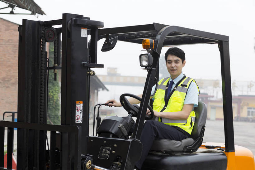 东方人,成年人,一个人,工厂,坐,搬运,横图,彩色,室外,白天,工作服,制服,满意,幸福,骄傲,安全,信心,技术,科技,北京,中国,亚洲,堆积,工作,图片,防护,年轻,仓库,黄种人,现代,货物,车,工人,交通工具,驾驶,行业,职业,健康,机械,工程车,活力,专注,自信,工业,运输,摄影,储藏,搬运工,保护,铲车,存储,厂房,工程,叉车,交易,效率,储存,货运,运送,载具,保险,专业,分配,搬运车,单人,流转,装卸,东亚,操控,物流,保全,周全,安稳,安定,可靠,乐观,交通运输,责任,工作车,产业,单独,平安,认真,男人,男性,年轻男性,亚洲人,中国人,年轻人,半身,商业,工地,贮存,电动叉车,bj174