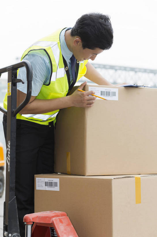 东方人,成年人,一个人,工厂,站,竖图,彩色,室外,白天,工作服,制服,满意,幸福,骄傲,安全,信心,科技,北京,中国,亚洲,许多,弯腰,检查,工作,图片,纸箱,防护,很多,年轻,仓库,黄种人,现代,货物,工人,行业,职业,健康,活力,自信,工业,运输,管理员,摄影,储藏,搬运工,保护,存储,厂房,效率,储存,运送,保险,专业,登记,检验,单人,流转,管理人员,东亚,物流,保全,周全,安稳,安定,可靠,乐观,搜检,责任,产业,单独,查察,查抄,检察,审查,管理,平安,认真,男人,男性,年轻男性,亚洲人,中国人,年轻人,半身,商业,工地,贮存,仓库管理员,库管,bj174