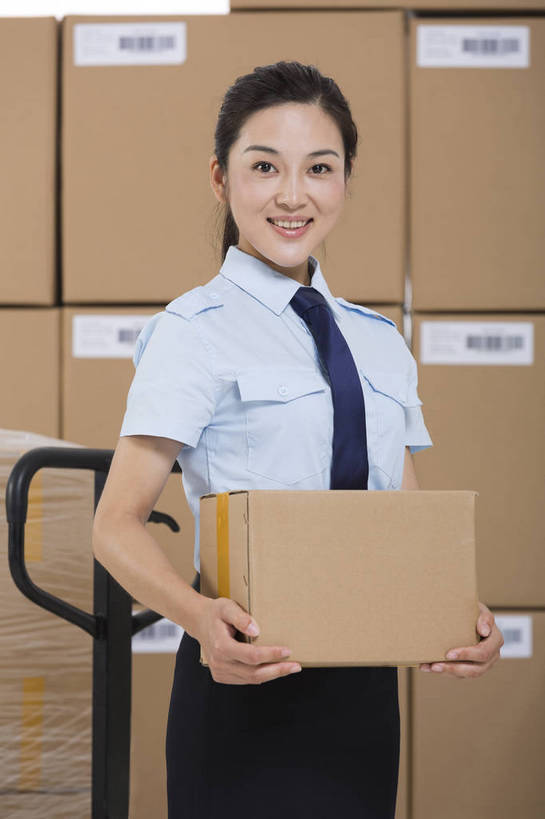 东方人,成年人,一个人,站,搬运,微笑,竖图,彩色,室内,白天,留白,抠图,白色背景,工作服,裙子,制服,满意,幸福,骄傲,安全,信心,技术,科技,北京,中国,亚洲,许多,连衣裙,检查,工作,图片,推车,纸箱,防护,很多,年轻,仓库,黄种人,现代,货物,车,交通工具,行业,职业,健康,机械,工程车,活力,美女,自信,工业,管理员,摄影,堆放,储藏,保护,存储,厂房,工程,叉车,效率,储存,载具,保险,专业,检验,搬运车,单人,流转,管理人员,东亚,物流,保全,周全,安稳,安定,可靠,乐观,交通运输,搜检,责任,工作车,产业,单独,查察,查抄,检察,审查,管理,平安,认真,年轻女性,女人,女性,亚洲人,中国人,年轻人,捧着,半身,影棚拍摄,商业,平板车,贮存,仓库管理员,库管,手动液压叉车,bj174