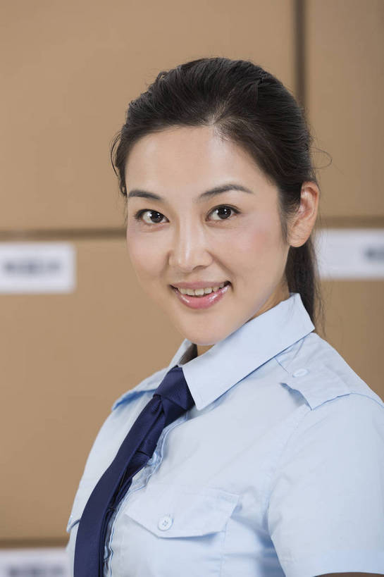 东方人,成年人,一个人,站,微笑,竖图,彩色,室内,白天,留白,抠图,白色背景,工作服,裙子,制服,满意,幸福,骄傲,安全,信心,科技,北京,中国,亚洲,许多,连衣裙,检查,工作,图片,纸箱,防护,很多,年轻,仓库,黄种人,现代,货物,行业,职业,健康,活力,美女,自信,工业,管理员,摄影,堆放,储藏,保护,存储,厂房,效率,储存,保险,专业,检验,单人,流转,管理人员,东亚,物流,保全,周全,安稳,安定,可靠,乐观,搜检,责任,产业,单独,查察,查抄,检察,审查,管理,平安,认真,年轻女性,女人,女性,亚洲人,中国人,年轻人,半身,影棚拍摄,商业,贮存,仓库管理员,库管,bj174