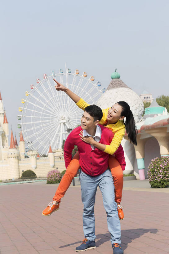 东方人,成年人,两个人,朋友,公园,游乐园,家,站,微笑,竖图,彩色,照片,室外,白天,正面,爱情,旅游,度假,游戏,快乐,童话故事,幸福,建筑,游乐场,北京,中国,亚洲,眺望,指,图片,堡垒,城堡,房屋,屋子,摩天轮,首都,浪漫,生活,玩,依靠,注视,指点,黄种人,娱乐,楼房,住宅,娱乐设施,背着,观察,看,享受,休闲,假日,健康,温暖,温馨,童话世界,恩爱,放松,积极,美女,亲密,帅哥,望,约会,恋人,摄影,游乐设施,生活方式,观看,靠近,活动,和睦,假期,察看,享乐,指向,愉悦,要塞,发泄,关注,消遣,娱乐活动,智力,亲近,玩乐,户外活动,顽皮,周末,东亚,大转轮,嘉年华,费里斯大转轮,中华人民共和国,北京市,京,北平,华北地区,宣泄,乐观,乐园,石景山区,主题公园,游艺设施,自由自在,设防,无忧无虑,甜蜜,童话,男人,男性,年轻男性,年轻女性,女人,女性,亚洲人,中国人,年轻人,情侣,休闲活动,玩耍,嬉戏,站立,彩图,全身,爱,欢乐,开心,愉快,房子,主题乐园,伴侣,融洽,石景山,北京石景山游乐场,石景山路,石景山游乐园,八角游乐园,bj174