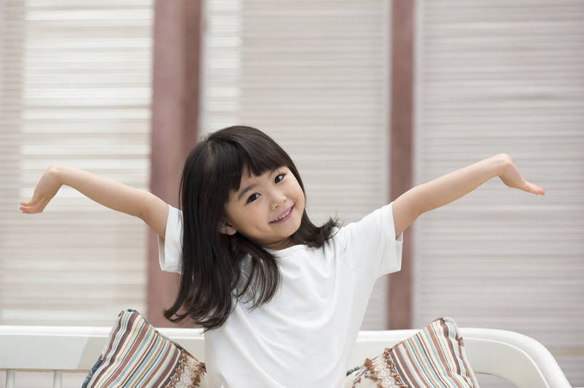 东方人,儿童,一个人,家庭,客厅,坐,微笑,横图,彩色,照片,室内,特写,白天,快乐,幸福,纯洁,靠垫,北京,日光,中国,亚洲,仅一个人,伸展,睡衣,图片,房屋,注视,休闲装,黄种人,小孩,小女孩,抱枕,观察,看,休闲,温暖,温馨,一家人,放松,童年,童趣,摄影,生活方式,观看,和睦,察看,起居室,舒适,住房,享乐,愉悦,关注,清新,房地产,玩乐,单纯,家居服,顽皮,单人,布艺沙发,东亚,乐观,单独,自由自在,无忧无虑,天真,女孩,女人,女性,亚洲人,中国人,孩子,玩耍,张开双臂,欢乐,开心,愉快,融洽,女生,bj174