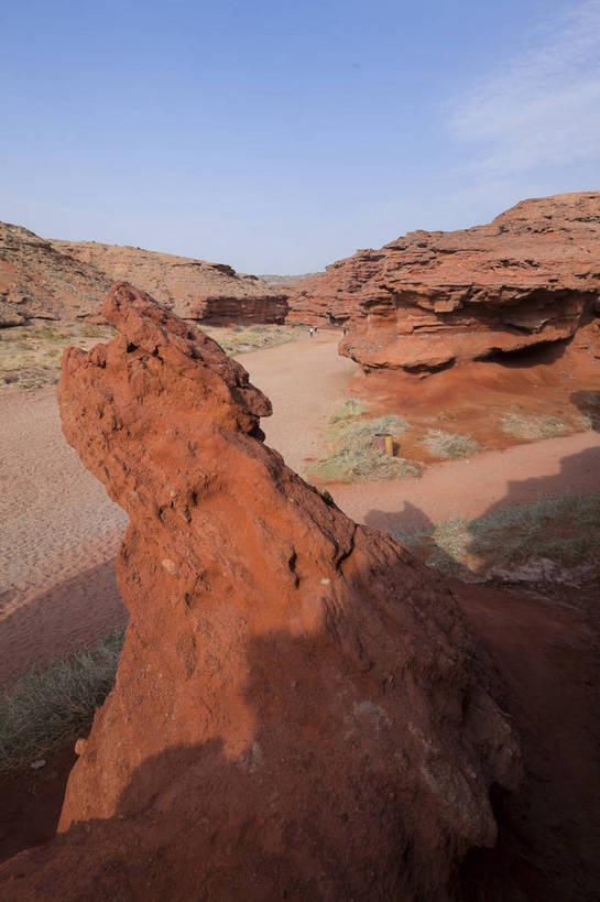 无人,竖图,全景,室外,白天,正面,旅游,度假,神秘,美景,沙漠,山,山脉,峡谷,日光,中国,亚洲,壮观,地形,景点,景观,山路,娱乐,东方,红色,风景,蓝天,天空,自然,享受,休闲,景色,放松,幻想,蒙,摄影,晴天,风光,干旱,自然风光,神奇,外景,东亚,地貌,丹霞地貌,内蒙古,出色,杰出,卓越,奇妙,中华人民共和国,华北地区,内蒙古自治区,阿拉善,阿拉善盟,独特,地质学,彩图,旅行,地势,阿拉善左旗,敖伦布拉格镇,梦幻大峡谷,梦幻峡谷,bj174