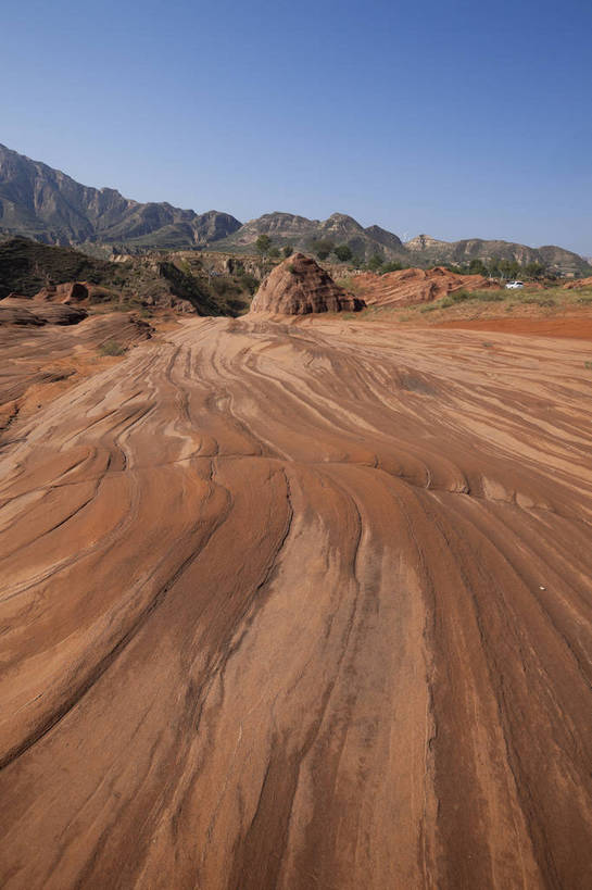 无人,竖图,全景,室外,白天,正面,旅游,度假,美景,山,山脉,峡谷,日光,中国,亚洲,壮观,地形,景点,景观,山路,娱乐,东方,红色,风景,自然,享受,休闲,景色,放松,幻想,摄影,风光,干旱,自然风光,神奇,外景,东亚,地貌,丹霞地貌,陕西,陕西省,出色,杰出,卓越,奇妙,中华人民共和国,西北地区,陕,榆林,榆林市,独特,地质学,波浪谷,彩图,旅行,红砂岩,地势,靖边,靖边县,bj174