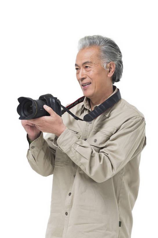 东方人,成年人,老年人,头发,一个人,摄影师,站,竖图,彩色,照片,白色背景,旅游,度假,快乐,幸福,秋季,北京,中国,亚洲,游客,服装,节日,庆祝,图片,年轻,生活,注视,休闲装,黄种人,文化,娱乐,一个,拍照,衣服,白色,春季,观察,看,郊游,庆典,休闲,游玩,健康,休闲服,放松,活力,精神,乐趣,自信,摄影,服饰,生活方式,单个,观看,纪念,单反相机,假期,察看,退休,享乐,愉悦,关注,娱乐活动,爱好,玩乐,户外运动,单人,周末,东亚,摄影器材,重阳节,乐观,单独,无忧无虑,老年男性,男人,男性,亚洲人,中国人,照相机,半身,影棚拍摄,旅行,欢乐,开心,愉快,拍摄,照相,登高节,老年节,运动装,bj174