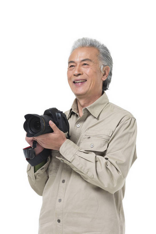 东方人,成年人,老年人,头发,一个人,摄影师,站,微笑,竖图,彩色,照片,白色背景,仰视,旅游,度假,快乐,幸福,秋季,北京,中国,亚洲,游客,服装,节日,庆祝,图片,年轻,生活,休闲装,黄种人,文化,娱乐,一个,拍照,衣服,白色,春季,郊游,庆典,休闲,游玩,健康,休闲服,放松,活力,精神,乐趣,自信,摄影,服饰,生活方式,单个,纪念,单反相机,假期,退休,享乐,愉悦,娱乐活动,爱好,玩乐,户外运动,单人,周末,东亚,摄影器材,重阳节,乐观,单独,无忧无虑,老年男性,男人,男性,亚洲人,中国人,照相机,半身,低角度拍摄,影棚拍摄,旅行,欢乐,开心,愉快,拍摄,照相,登高节,老年节,运动装,bj174