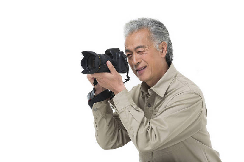 东方人,成年人,老年人,头发,一个人,摄影师,蹲,微笑,横图,彩色,照片,白色背景,旅游,度假,快乐,幸福,秋季,北京,中国,亚洲,游客,服装,节日,庆祝,图片,年轻,生活,注视,休闲装,黄种人,文化,娱乐,一个,拍照,衣服,白色,春季,观察,看,郊游,庆典,休闲,游玩,健康,休闲服,放松,活力,精神,乐趣,自信,摄影,服饰,生活方式,单个,观看,纪念,单反相机,假期,察看,退休,享乐,愉悦,关注,娱乐活动,爱好,玩乐,户外运动,单人,周末,东亚,摄影器材,重阳节,乐观,单独,无忧无虑,老年男性,男人,男性,亚洲人,中国人,照相机,半身,影棚拍摄,旅行,欢乐,开心,愉快,拍摄,照相,登高节,老年节,运动装,bj174