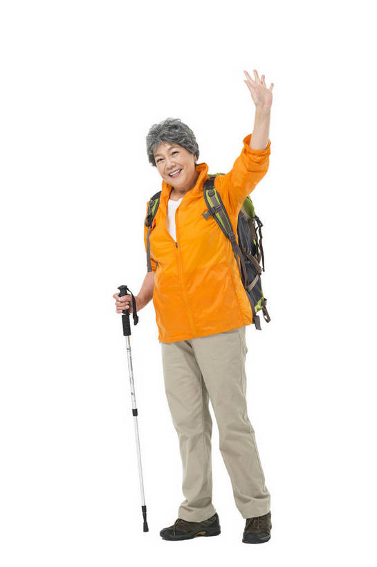 东方人,成年人,老年人,头发,一个人,站,笑,攀登,微笑,露齿笑,竖图,彩色,照片,白色背景,锻炼,旅游,度假,快乐,探险,幸福,秋季,北京,中国,亚洲,服装,节日,庆祝,图片,年轻,生活,打招呼,挥手,注视,休闲装,黄种人,文化,娱乐,一个,衣服,白色,背包,春季,观察,看,手势,招手,郊游,庆典,休闲,游玩,健康,休闲服,放松,活力,精神,乐趣,自信,摄影,服饰,生活方式,单个,拐杖,观看,纪念,手杖,假期,察看,退休,享乐,愉悦,关注,娱乐活动,登山鞋,爱好,玩乐,户外运动,装备,单人,挑战,周末,东亚,重阳节,乐观,单独,无忧无虑,老年女性,女人,女性,亚洲人,中国人,登山,爬山,全身,影棚拍摄,旅行,欢乐,开心,愉快,登高节,老年节,打手势,运动装,bj174