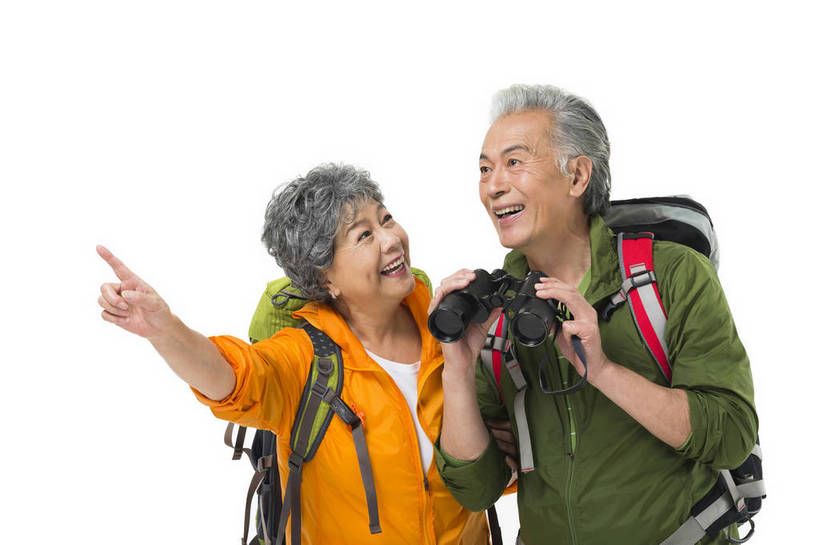 东方人,成年人,老年人,头发,两个人,家庭,夫妻,丈夫,妻子,站,笑,微笑,露齿笑,横图,彩色,照片,白色背景,爱情,锻炼,旅游,度假,快乐,兴奋,幸福,秋季,北京,中国,亚洲,游客,勾,挽,指,服装,节日,庆祝,并排,图片,望远镜,浪漫,年轻,生活,休闲装,黄种人,方向,文化,娱乐,衣服,白色,背包,春季,手势,郊游,庆典,休闲,游玩,健康,温暖,温馨,一家人,休闲服,恩爱,放松,活力,精神,乐趣,亲密,自信,勾着,恋人,摄影,服饰,生活方式,靠近,纪念,和睦,假期,退休,搀扶,享乐,指向,愉悦,食指,发泄,关爱,娱乐活动,亲近,亲情,爱好,释放,玩乐,户外运动,装备,挽着,周末,东亚,陪同,重阳节,乐观,视野,陪伴,无忧无虑,老年男性,老年女性,男人,男性,女人,女性,亚洲人,中国人,夫妇,情侣,半身,影棚拍摄,旅行,爱,欢乐,开心,愉快,登高节,老年节,伴侣,融洽,打手势,运动装,伴随,bj174
