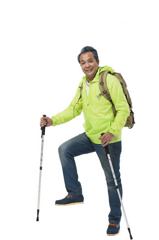 东方人,成年人,中年人,老年人,头发,一个人,攀登,微笑,竖图,彩色,照片,白色背景,锻炼,旅游,度假,快乐,探险,幸福,秋季,北京,中国,亚洲,服装,节日,庆祝,图片,年轻,生活,注视,休闲装,黄种人,文化,娱乐,一个,衣服,白色,背包,春季,观察,看,郊游,庆典,休闲,游玩,健康,休闲服,放松,活力,精神,乐趣,力量,自信,摄影,服饰,生活方式,单个,拐杖,观看,纪念,手杖,假期,察看,退休,享乐,愉悦,关注,娱乐活动,爱好,玩乐,户外运动,装备,单人,挑战,周末,东亚,重阳节,乐观,单独,无忧无虑,老年男性,男人,男性,亚洲人,中国人,步行,登山,爬山,全身,影棚拍摄,旅行,欢乐,开心,愉快,登高节,老年节,运动装,bj174