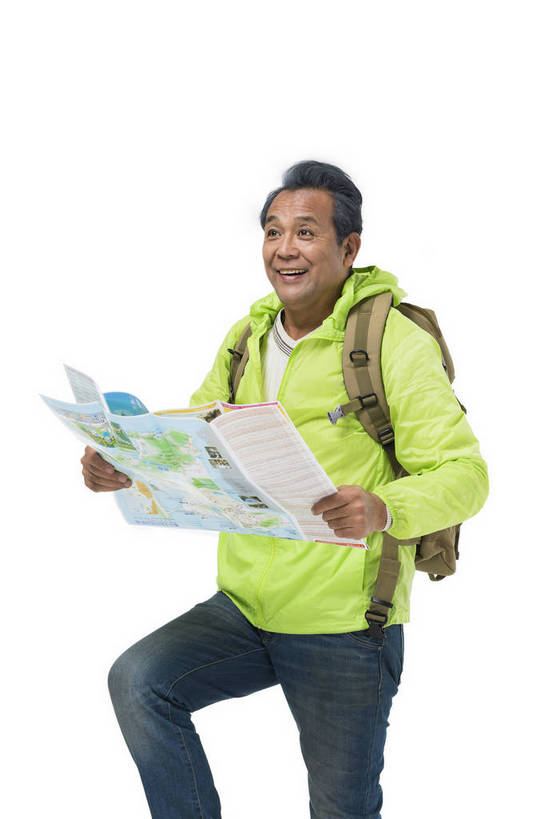 东方人,成年人,中年人,老年人,头发,一个人,笑,微笑,露齿笑,竖图,彩色,照片,白色背景,锻炼,旅游,度假,快乐,幸福,秋季,道路,地图,北京,中国,亚洲,握,服装,节日,庆祝,信息,图片,交通,年轻,生活,拿,拿着,休闲装,黄种人,方向,文化,娱乐,一个,衣服,白色,背包,春季,郊游,庆典,休闲,游玩,健康,休闲服,放松,活力,精神,乐趣,自信,握着,摄影,服饰,生活方式,单个,引导,指引,纪念,假期,退休,享乐,愉悦,娱乐活动,爱好,玩乐,户外运动,装备,单人,周末,东亚,重阳节,乐观,单独,无忧无虑,老年男性,男人,男性,亚洲人,中国人,步行,登山,爬山,半身,影棚拍摄,旅行,欢乐,开心,愉快,登高节,老年节,导航,运动装,bj174