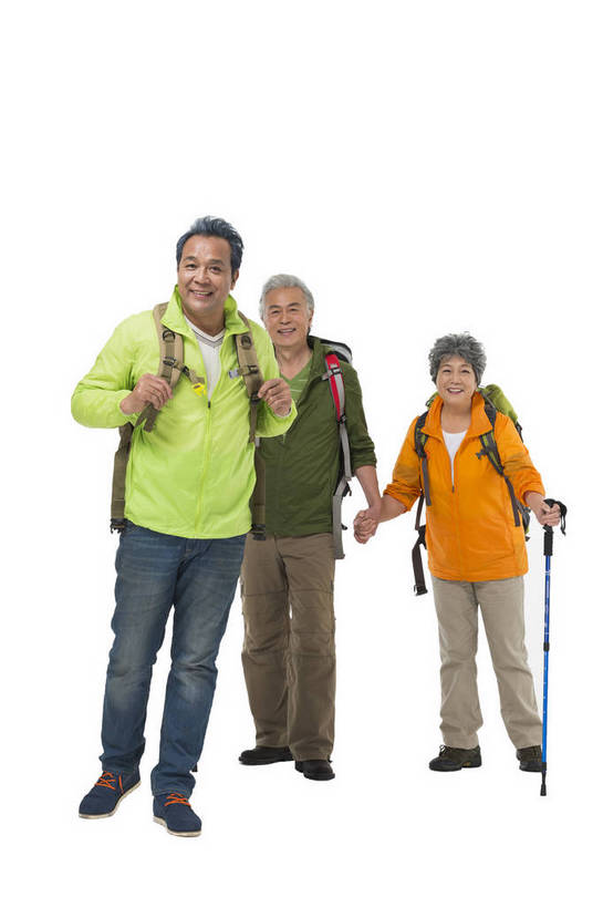 东方人,成年人,老年人,头发,三个人,人群,伙伴,朋友,握手,微笑,竖图,彩色,照片,白色背景,锻炼,旅游,度假,快乐,友谊,幸福,秋季,北京,中国,亚洲,服装,节日,庆祝,图片,年轻,生活,注视,休闲装,黄种人,文化,娱乐,衣服,白色,背包,观察,看,牵手,郊游,庆典,休闲,游玩,健康,休闲服,放松,活力,精神,乐趣,自信,摄影,服饰,生活方式,拐杖,观看,纪念,手杖,假期,察看,退休,享乐,愉悦,关爱,关注,娱乐活动,爱好,玩乐,户外运动,结伴,装备,周末,东亚,陪同,重阳节,情感,乐观,陪伴,无忧无虑,友情,老年男性,老年女性,男人,男性,女人,女性,亚洲人,中国人,步行,搀手,拉手,手搀手,手拉手,手牵手,手握手,全身,影棚拍摄,旅行,欢乐,开心,愉快,登高节,老年节,运动装,伴随,bj174