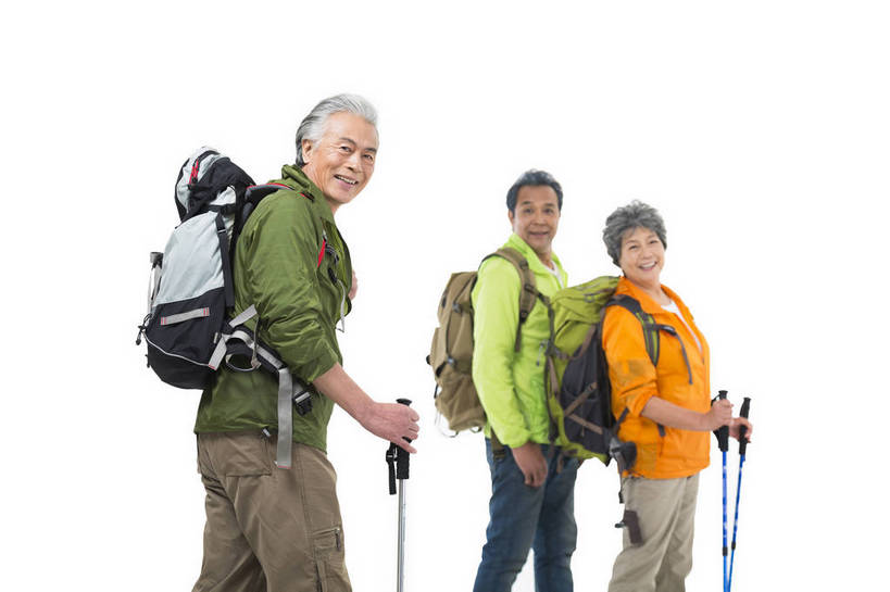 东方人,成年人,老年人,头发,三个人,人群,伙伴,朋友,站,微笑,横图,彩色,照片,白色背景,锻炼,旅游,度假,快乐,友谊,幸福,秋季,北京,中国,亚洲,服装,节日,庆祝,图片,年轻,生活,扭头,注视,休闲装,黄种人,文化,娱乐,衣服,白色,背包,观察,回头,看,转头,郊游,庆典,休闲,游玩,健康,休闲服,放松,活力,精神,乐趣,自信,摄影,服饰,转身,生活方式,拐杖,观看,纪念,手杖,假期,察看,退休,享乐,愉悦,关爱,关注,娱乐活动,爱好,玩乐,户外运动,结伴,装备,周末,东亚,陪同,重阳节,情感,乐观,陪伴,无忧无虑,友情,老年男性,老年女性,男人,男性,女人,女性,亚洲人,中国人,步行,半身,影棚拍摄,旅行,欢乐,开心,愉快,登高节,老年节,运动装,伴随,bj174