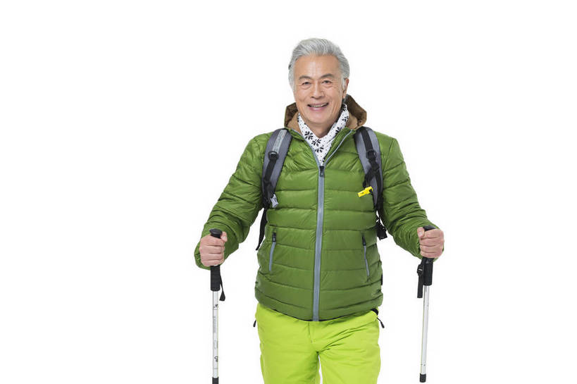 东方人,成年人,老年人,头发,一个人,站,攀登,微笑,横图,彩色,照片,白色背景,锻炼,旅游,度假,快乐,探险,幸福,北京,中国,亚洲,服装,图片,冬季,年轻,生活,注视,休闲装,黄种人,娱乐,一个,衣服,白色,背包,观察,看,郊游,休闲,游玩,健康,休闲服,放松,活力,精神,乐趣,自信,摄影,服饰,生活方式,单个,拐杖,观看,羽绒服,手杖,假期,察看,退休,享乐,愉悦,关注,娱乐活动,爱好,玩乐,户外运动,装备,单人,防寒服,滑雪服,挑战,周末,东亚,乐观,单独,无忧无虑,老年男性,男人,男性,亚洲人,中国人,登山,爬山,半身,影棚拍摄,旅行,欢乐,开心,愉快,bj174