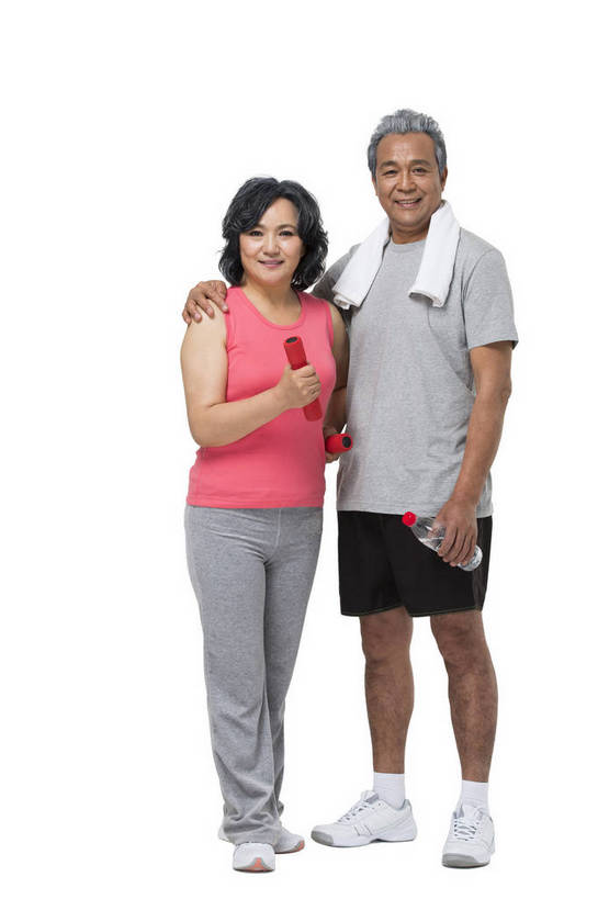 东方人,成年人,中年人,老年人,头发,两个人,家庭,夫妻,丈夫,妻子,站,微笑,竖图,彩色,照片,白色背景,运动服,锻炼,快乐,幸福,运动,水,哑铃,北京,中国,亚洲,游客,并排,图片,液体,水滴,水瓶,年轻,生活,拿着,注视,黄种人,饮用水,白色,瓶子,观察,看,休息,休闲,和谐,健康,温馨,健身器械,放松,活力,精神,亲密,自信,摄影,生活方式,搭肩,观看,靠近,察看,退休,享乐,轻松,愉悦,关爱,关注,亲近,东亚,陪同,乐观,陪伴,老年男性,老年女性,男人,男性,女人,女性,亚洲人,中国人,夫妇,全身,影棚拍摄,健身,欢乐,开心,愉快,伴侣,运动装,伴随,bj174