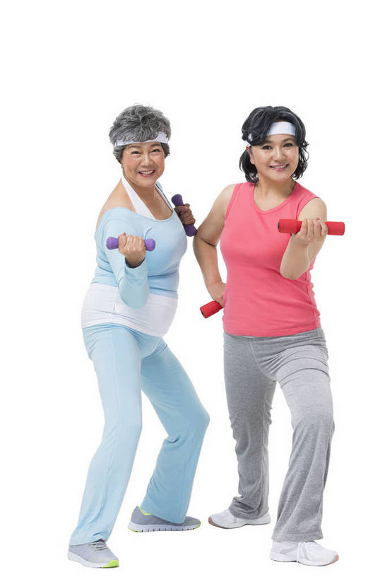 东方人,成年人,中年人,老年人,头发,两个人,姐妹,伙伴,朋友,站,举,笑,微笑,露齿笑,竖图,彩色,照片,白色背景,运动服,锻炼,快乐,友谊,幸福,运动,哑铃,北京,中国,亚洲,并排,图片,年轻,生活,拿着,注视,黄种人,发带,白色,毛巾,观察,看,休闲,健康,健身器械,放松,活力,精神,亲密,自信,摄影,生活方式,观看,靠近,张开双腿,清爽,察看,退休,享乐,轻松,愉悦,关注,清新,亲近,东亚,陪同,乐观,陪伴,展开双腿,友情,老年女性,男人,女人,女性,亚洲人,中国人,全身,影棚拍摄,健身,欢乐,开心,愉快,伸展双腿,运动装,闺密,闺中密友,伴随,bj174